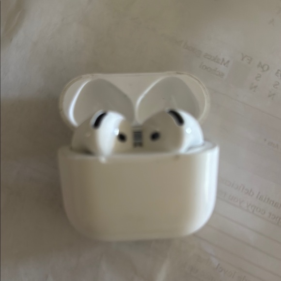 Apple White Wireless Earbuds with Charging Case